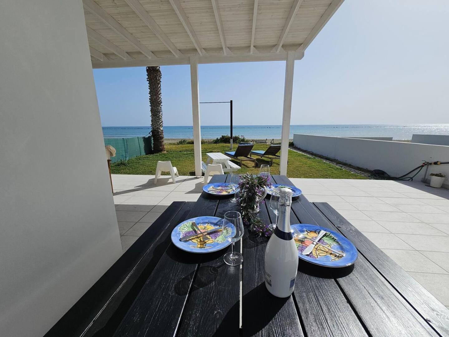 Ammos Beachfront Villa Paradise Lárnaka Kültér fotó