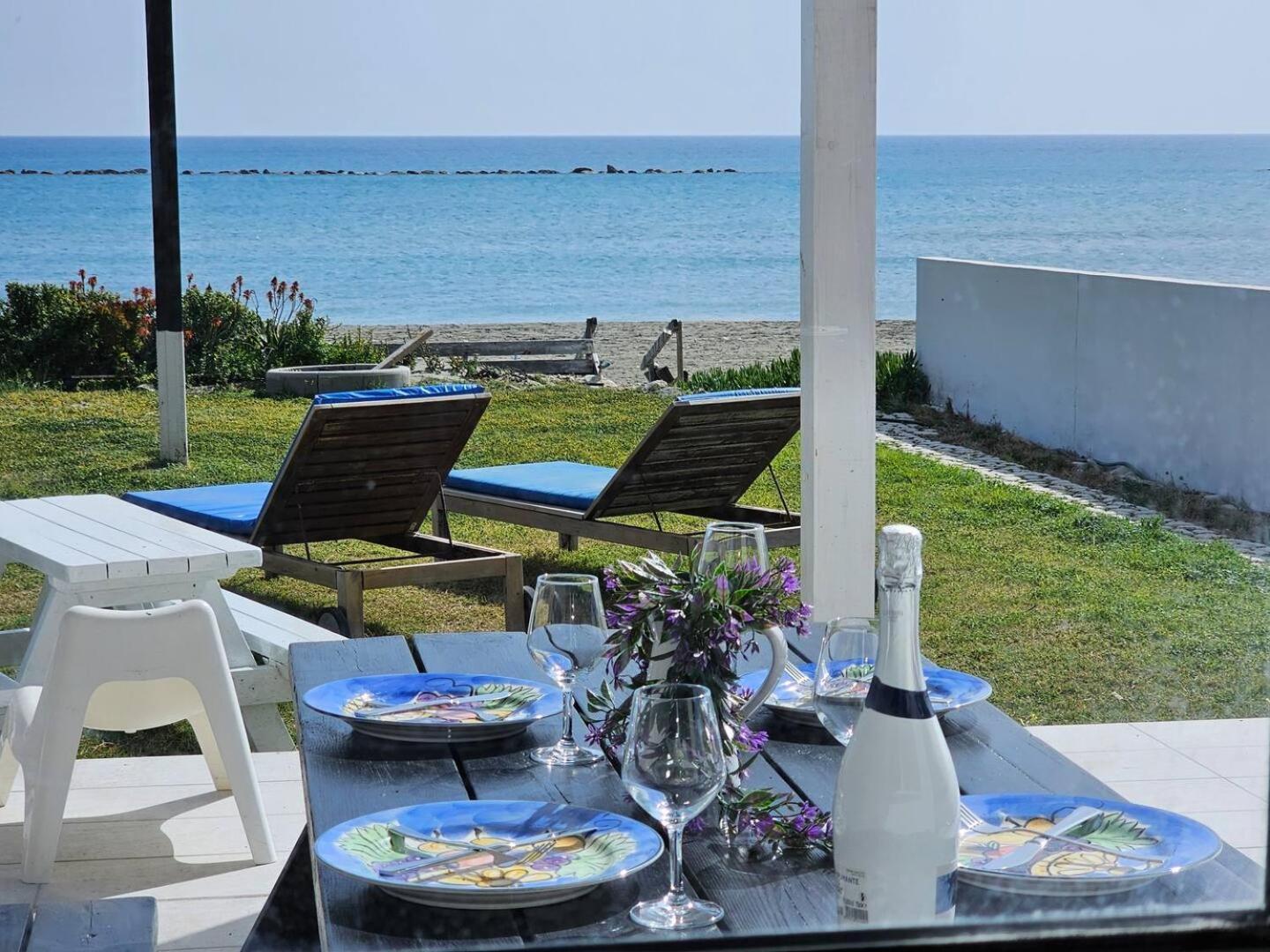 Ammos Beachfront Villa Paradise Lárnaka Kültér fotó
