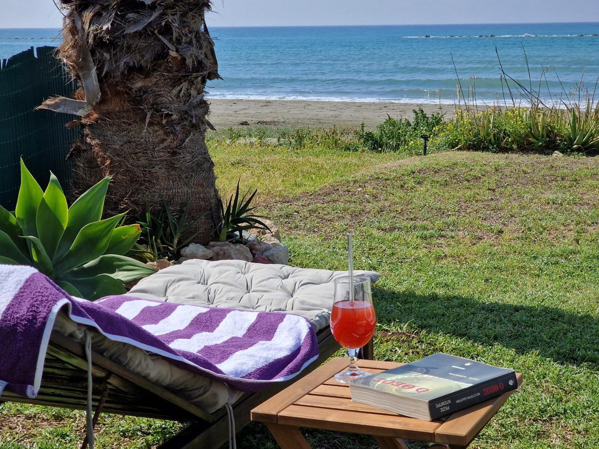 Ammos Beachfront Villa Paradise Lárnaka Kültér fotó