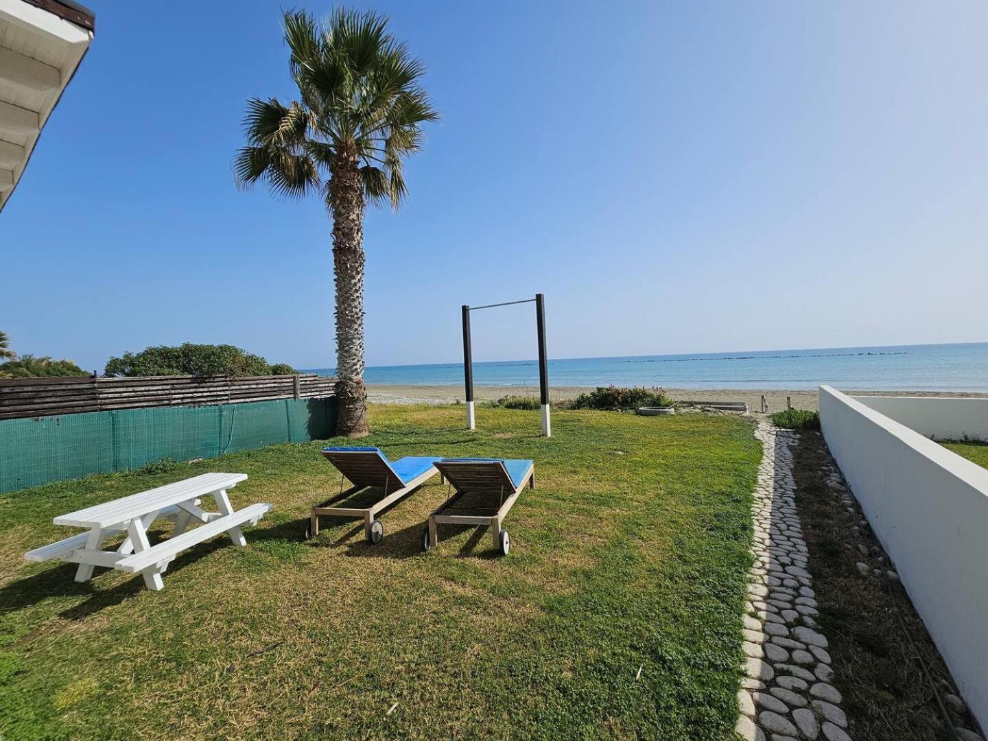 Ammos Beachfront Villa Paradise Lárnaka Kültér fotó